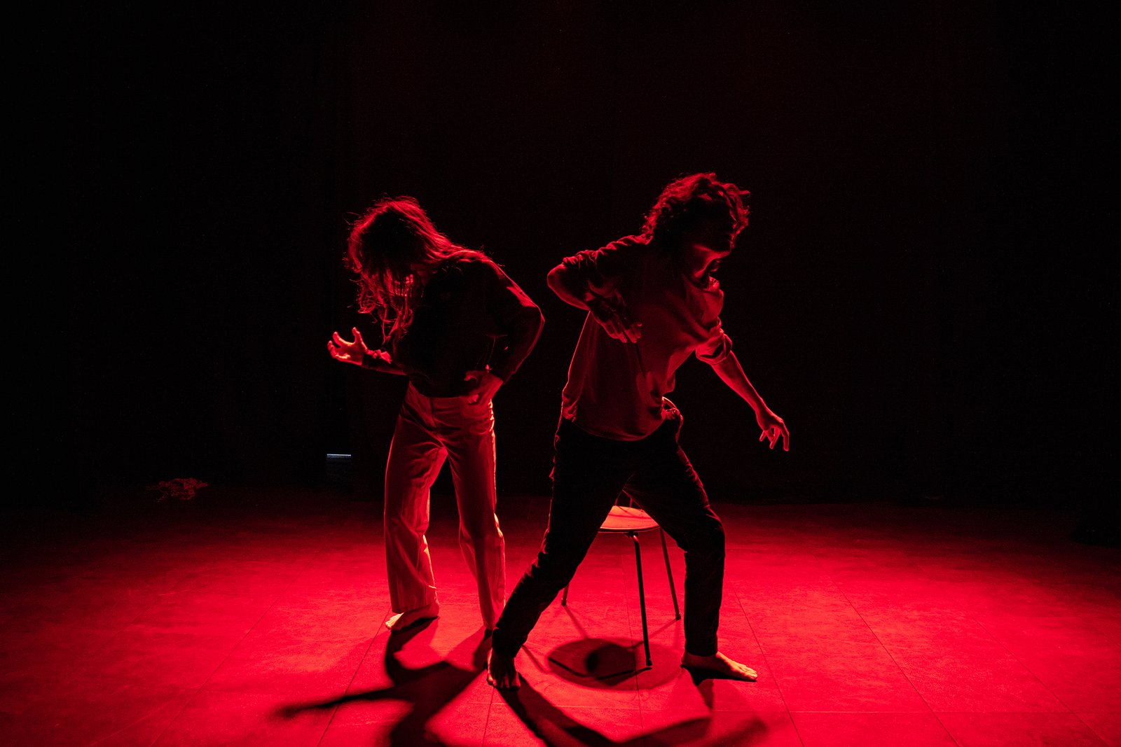 Mal à Dire – Duo chorégraphique sous lumière rouge
